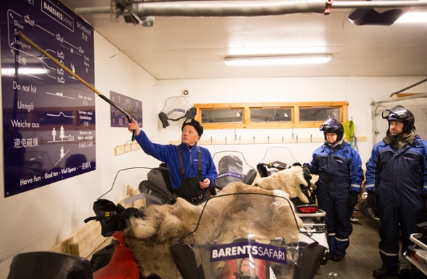 King Crab Safari outfitter providing an orientation to GENI students, faculty and staff. Photo by: Stig Brøndbo/UiT The Arctic University of Norway